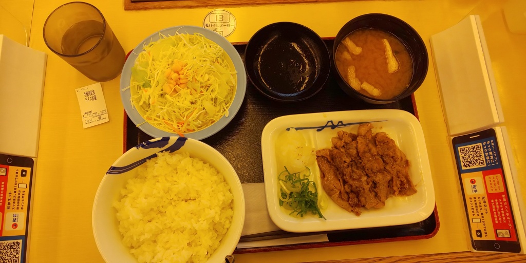 何処かの😸松屋だにゃん🐱牛焼肉定食(税込600円)ライス