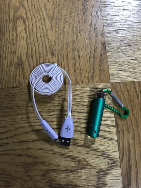 3セット目はUSBケーブルiPhone用Lightセットです。