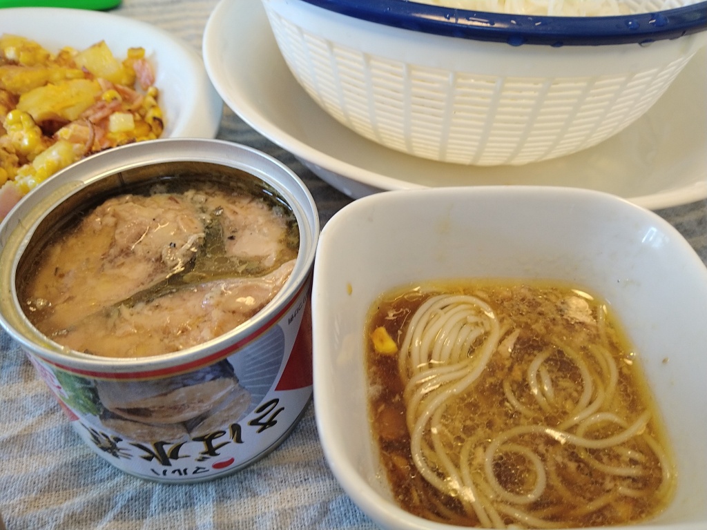 お昼の鯖缶素麺☆コーンじゃが芋ハム炒めでした！(食べ