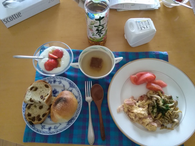 今日の朝食です。ツイキャスではじめて朝食の画像をの