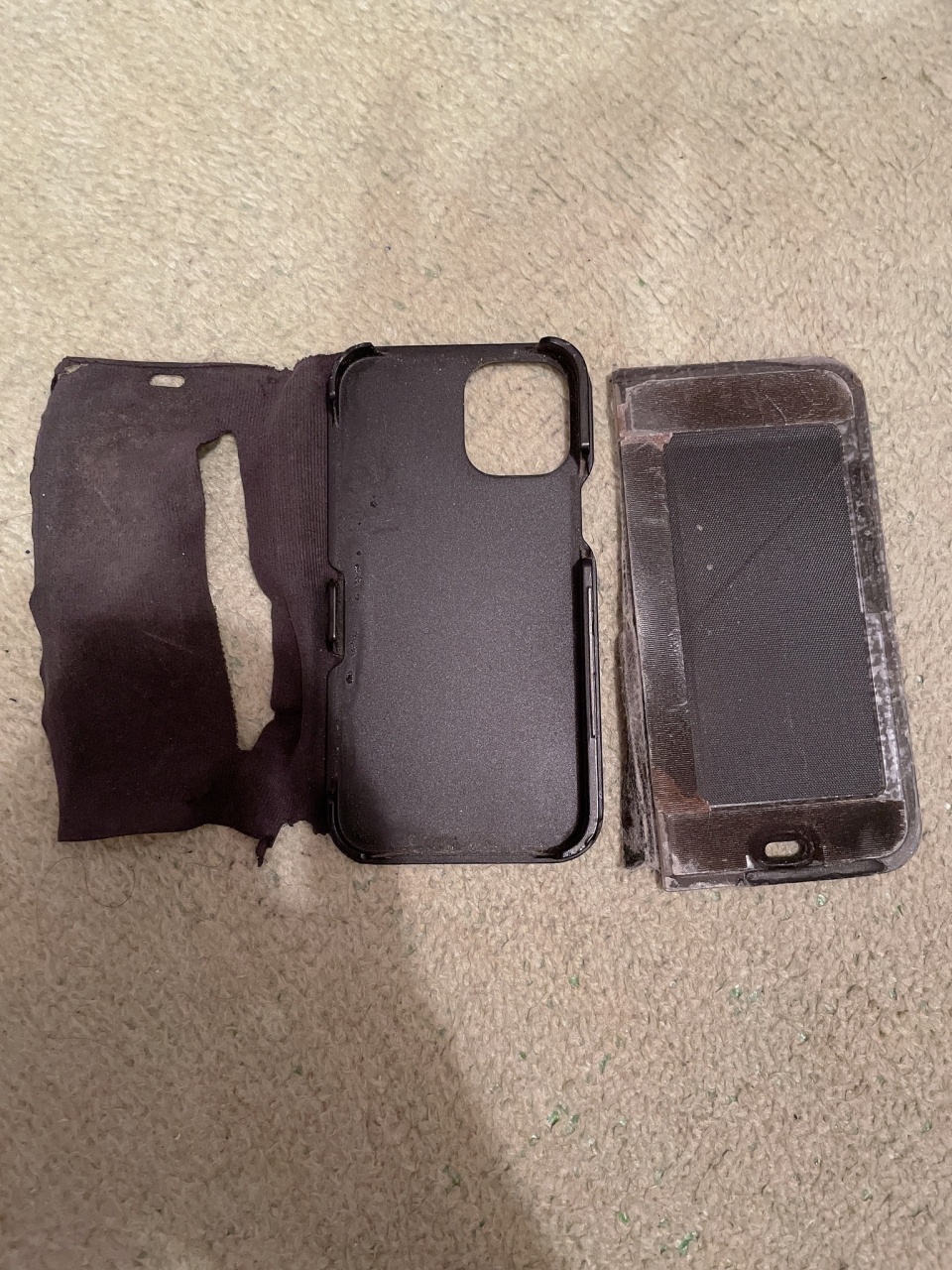 スマホカバーそろそろ買い替え時かなぁ...