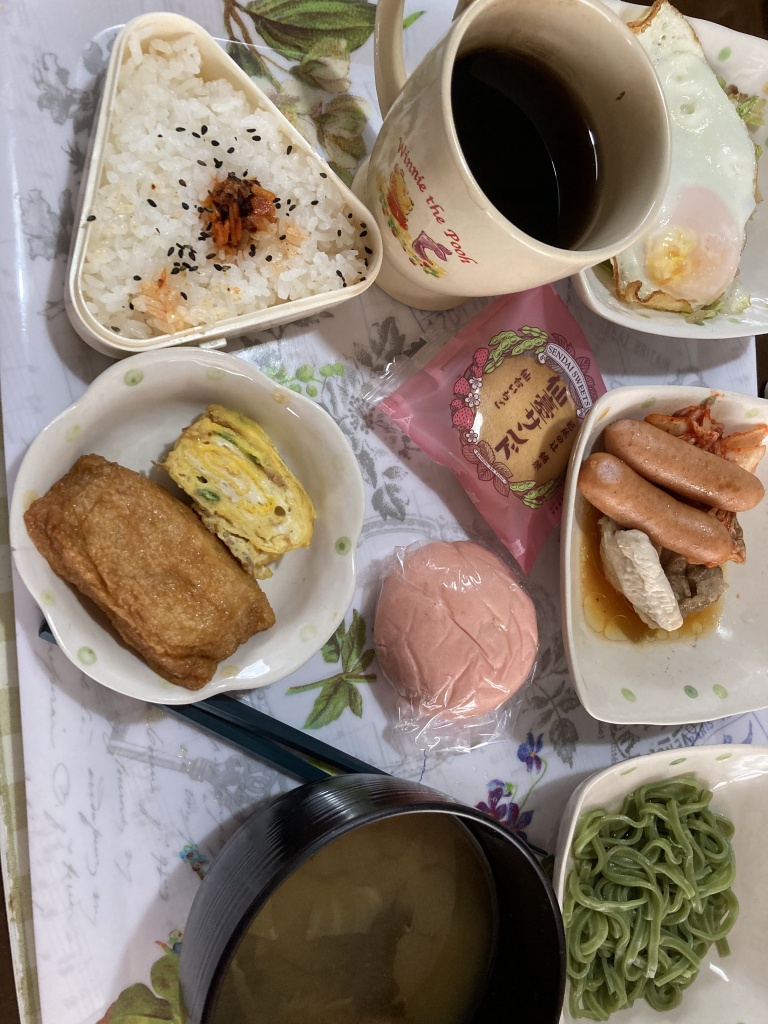 イッただきます、、歩作☺️仙台からのお土産もね、、( 