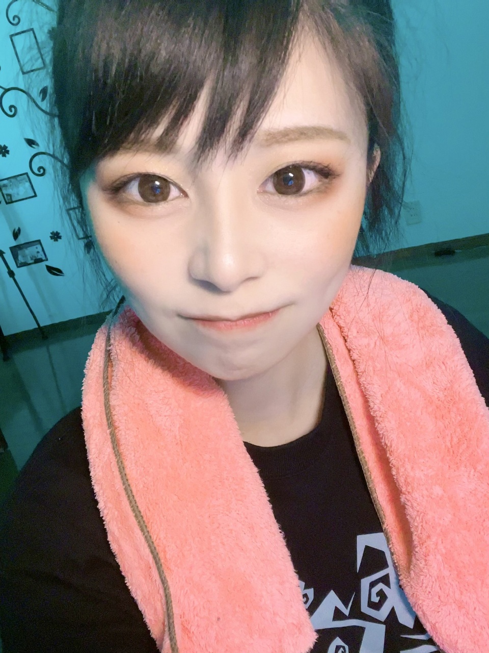 ダンス後の清々しい顔を表現←