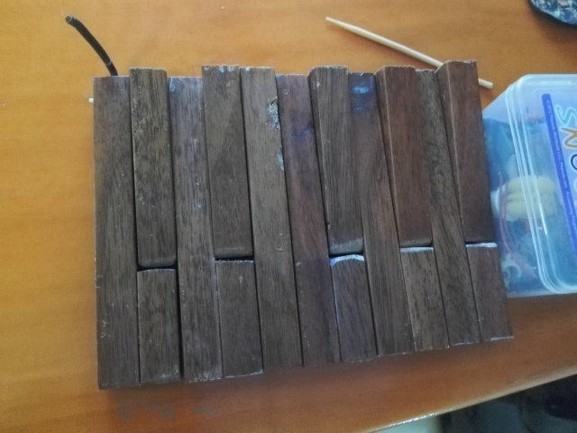 今日作った木製のピアノキーボード明日は頑張ります！