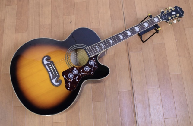 この間買ったギターEpiphoneのEJ-200CE VS