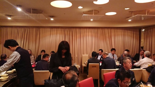 10月24日、東京新宿にて