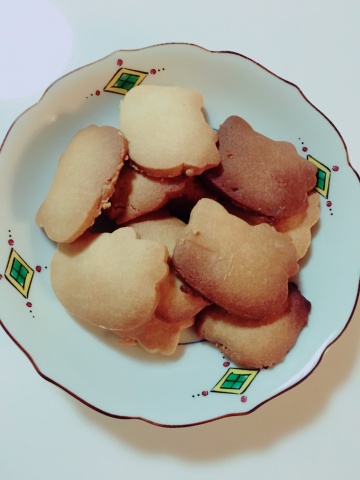 キティちゃん型クッキー夕方に作った(๑•̀ㅂ•́)و✧