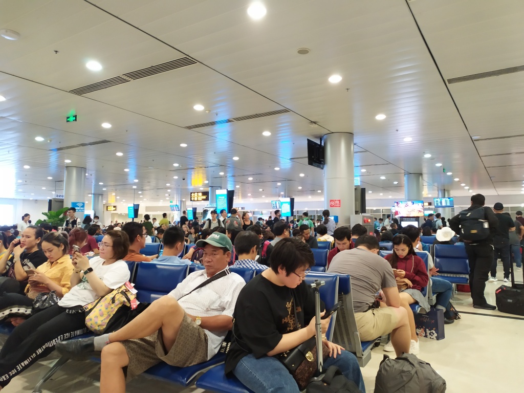 サイゴンのTSN空港からツイキャスするよん❢