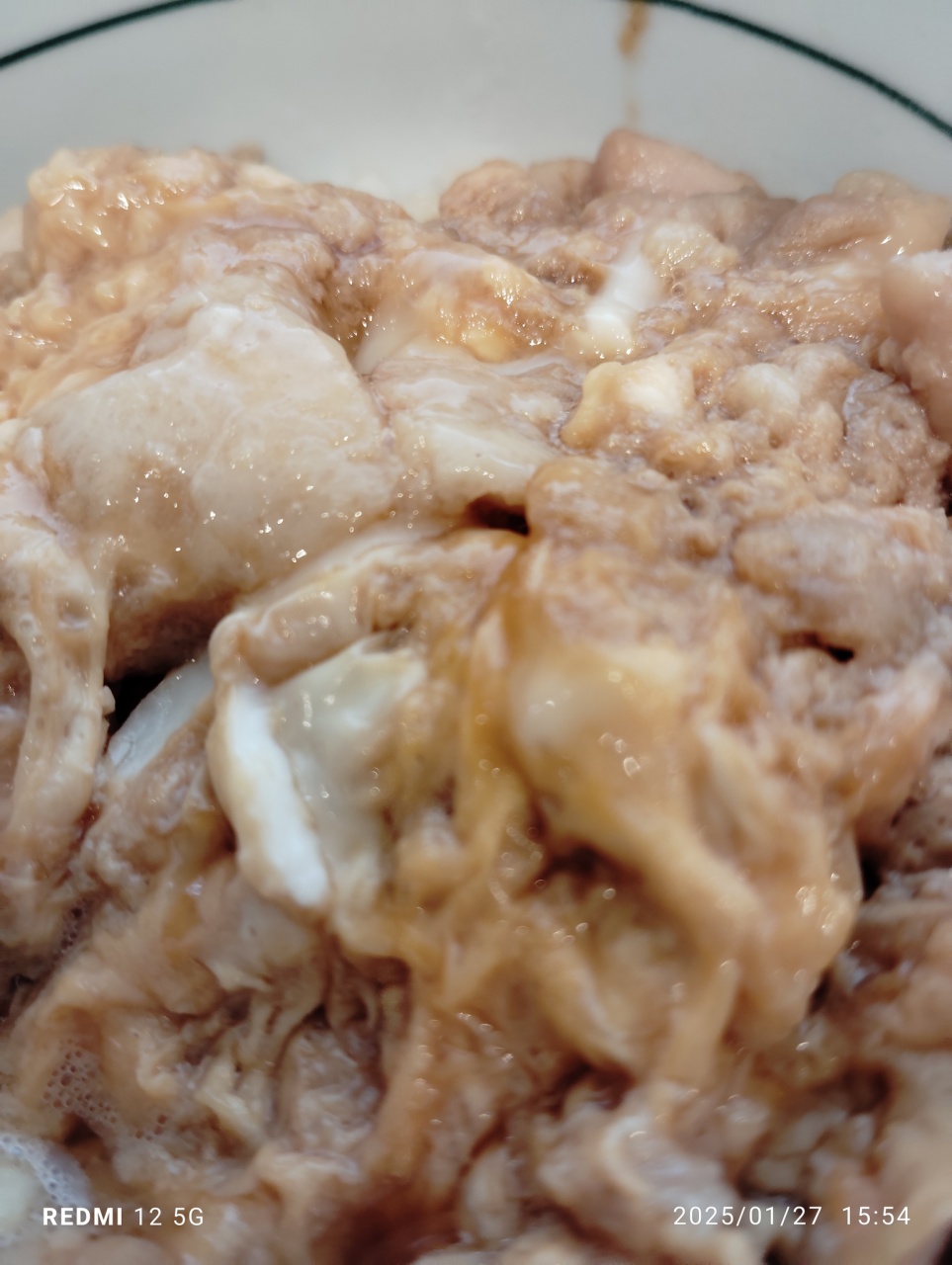 昨夜は簡単親子丼、玉ねぎ鶏皮、たまご、ご飯、
