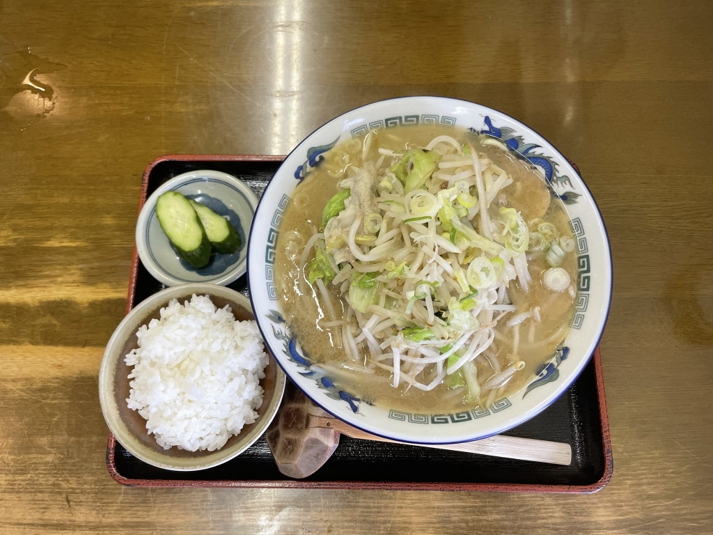 仕事早めにあがって、しおスタミナラーメン🍜
