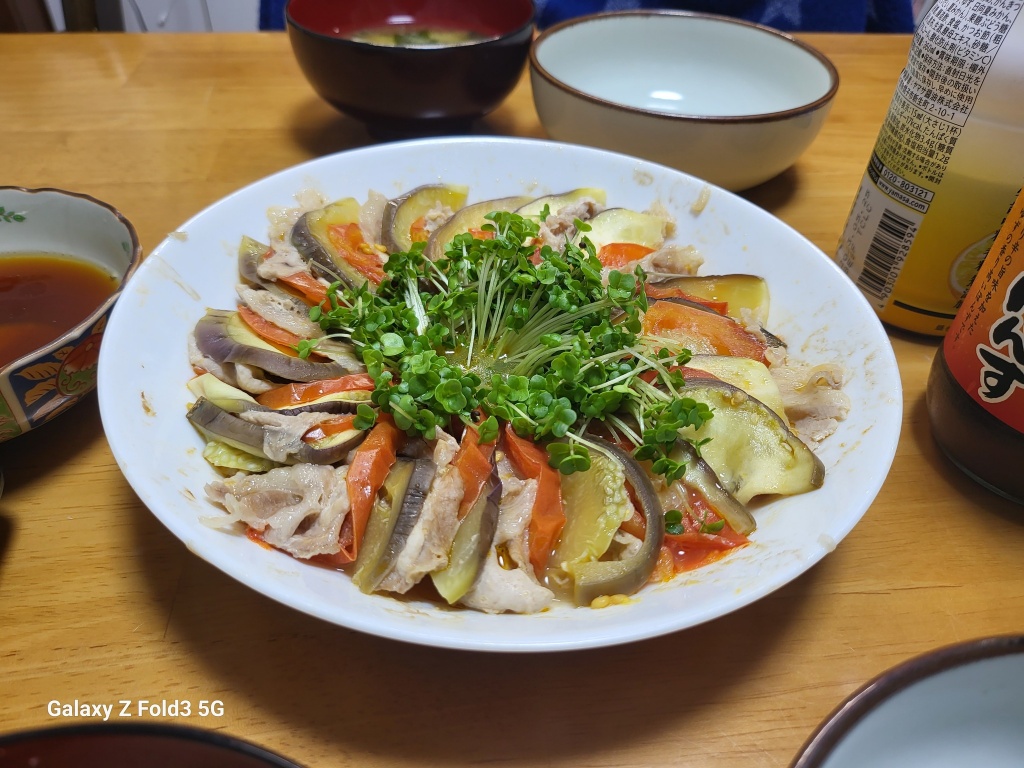 今日飯は茄子とトマトの重ね蒸しヘルシー志向で決まり