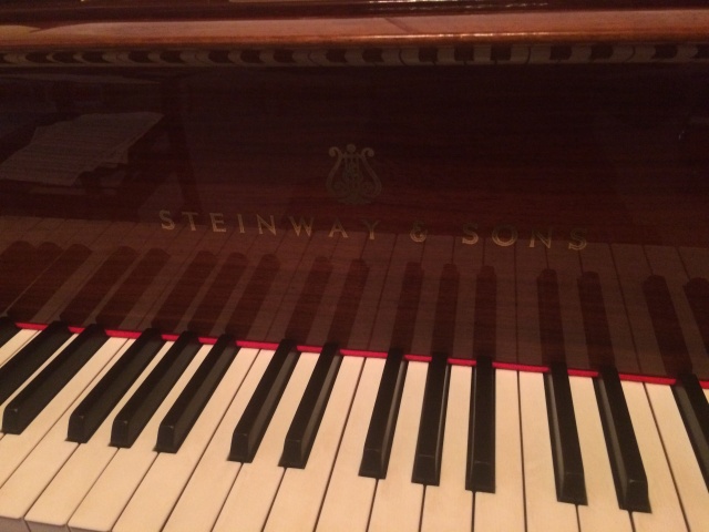どうでもいいけどピアノはこれ。