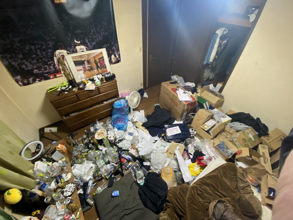 12月27日(時間未定)少し汚い部屋を大掃除
