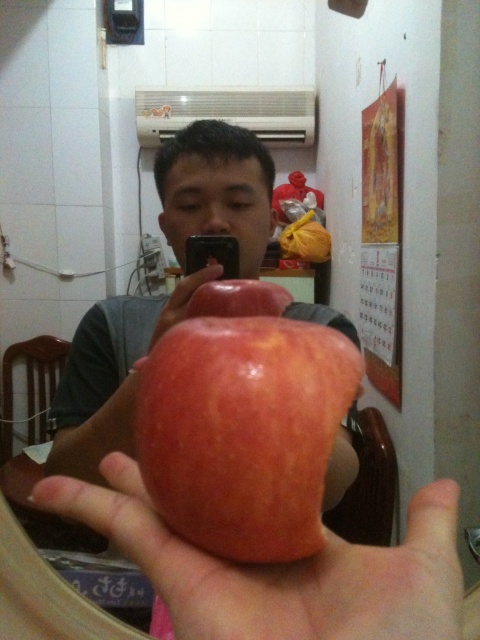 i Have My Hand,i Have A Apple~UH!!!! Apple Hand :)