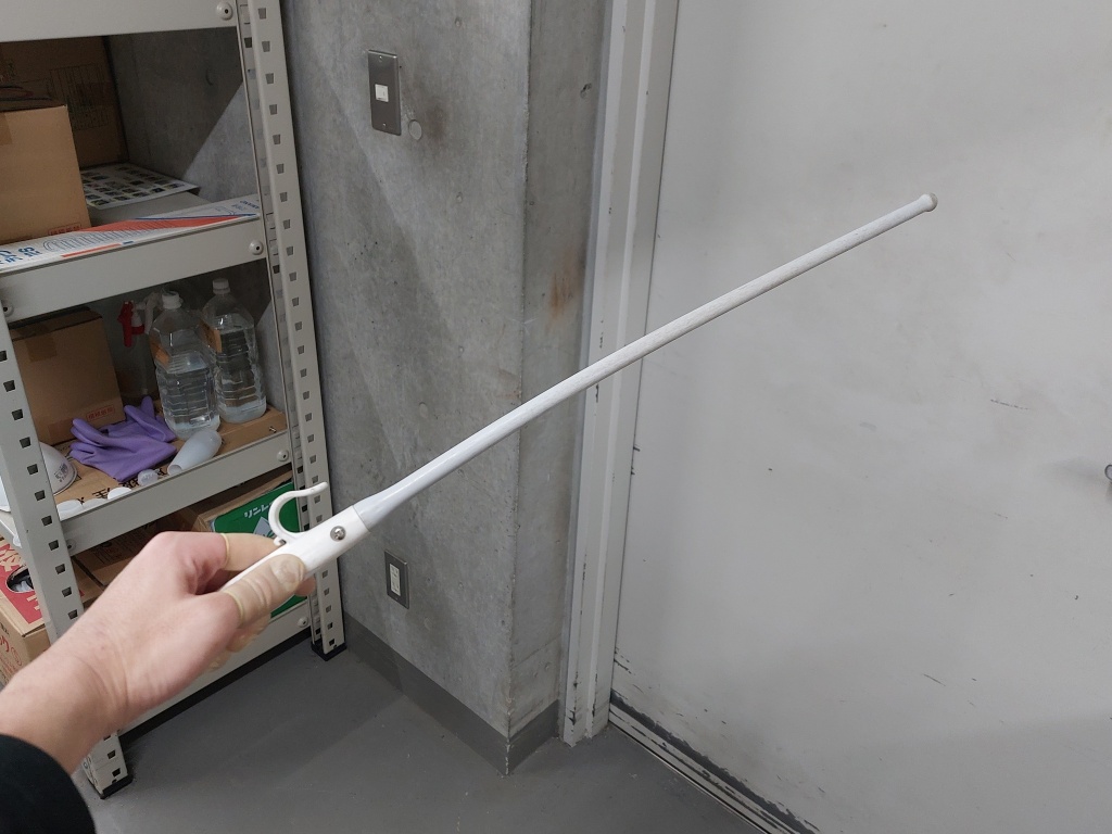 これ仕事で狭い隙間からゴミを取り出す為の道具だけど