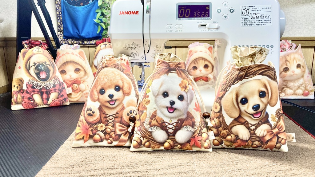 ポッケが飛びだす可愛い巾着袋作ったわん💕
