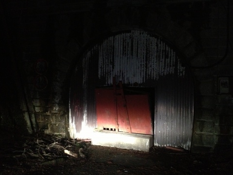 深夜2時。女鬼隧道。