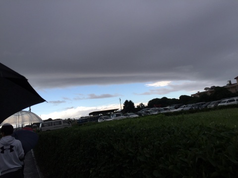 お昼頃撮った写真です。積乱雲が露骨ですね。