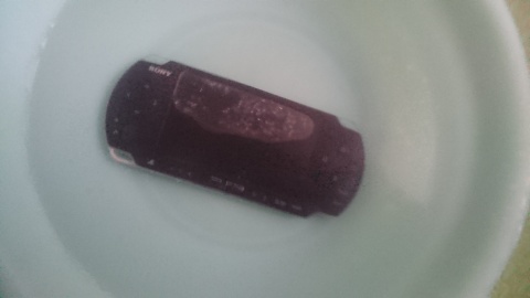 PSPを風呂で沈めてみたｗｗｗ