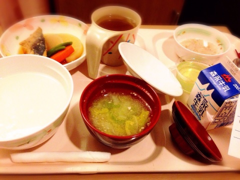 検査が終わり、目覚めると流動食が用意されていました