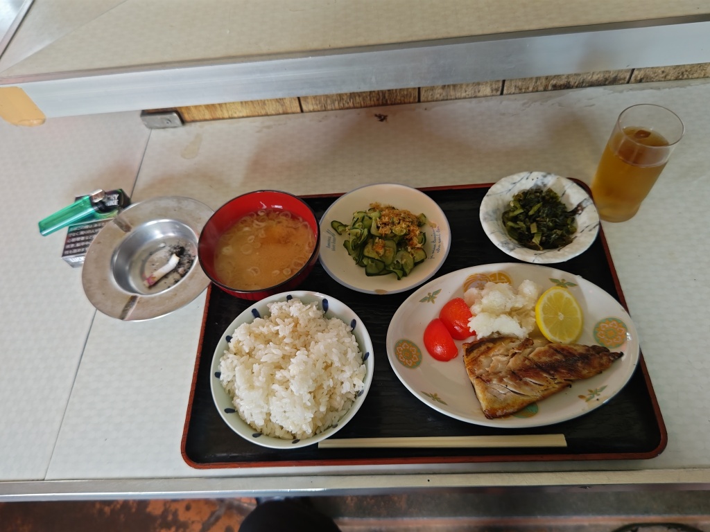 いさみ食堂、定食（税込580円）昭和の香りする店で懐