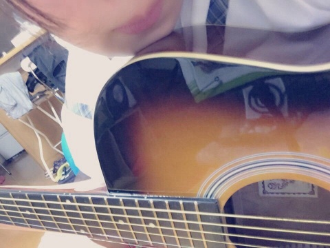 お父さんからもらったギターでキャス！              