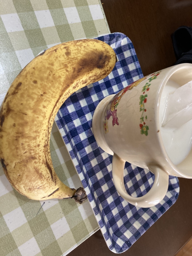 お昼のバナナブレイク(✌🏻️'ω'✌🏻️)