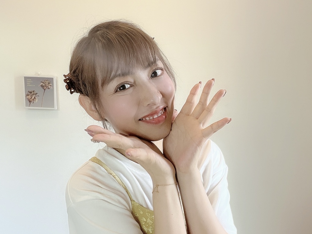 明日11時30分～カラオケ配信します🎤
