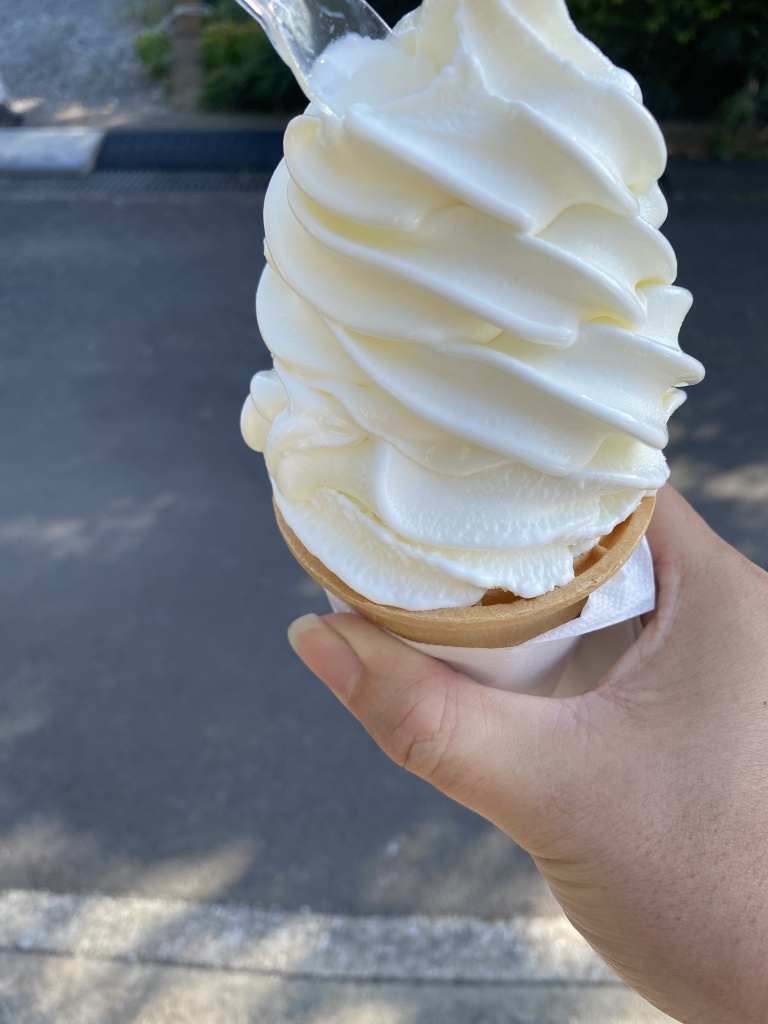 久しぶりに横須賀線武山の関口牧場のソフトクリーム食