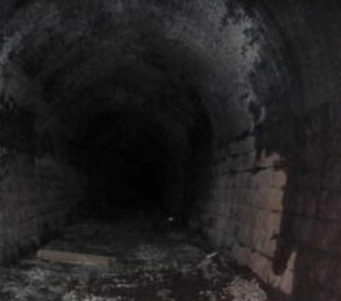 夜の隧道…辿りつけるのか…
